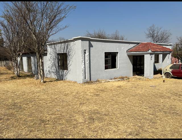 6 BEDROOM HOUSE FOR SALE IN PRESIDENT PARK